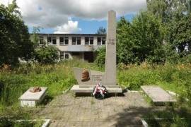 Братская могила советских воинов