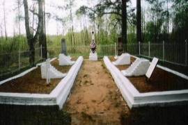 Воинское захоронение на  гражданском кладбище д. Хмелево