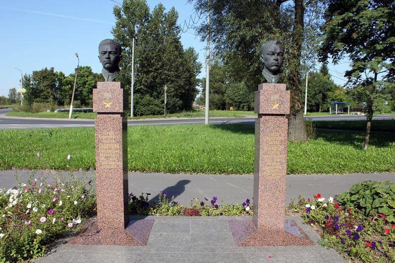 Памятник Ульянову С.Н., Герою Советского Союза