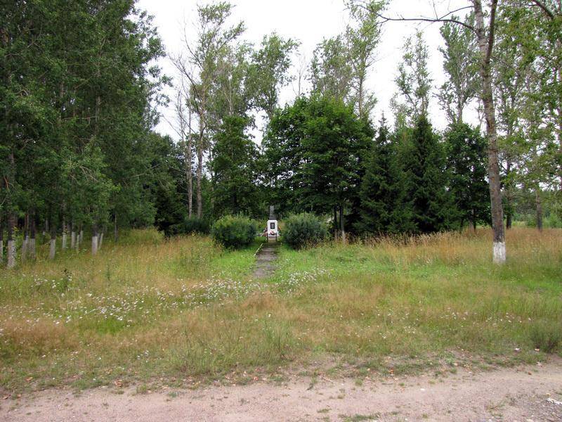 Братская могила советских воинов, погибших в Советско-финляндскую и Великую Отечественную войны, в которой похоронен Герой Советского Союза А.Г.Телешев