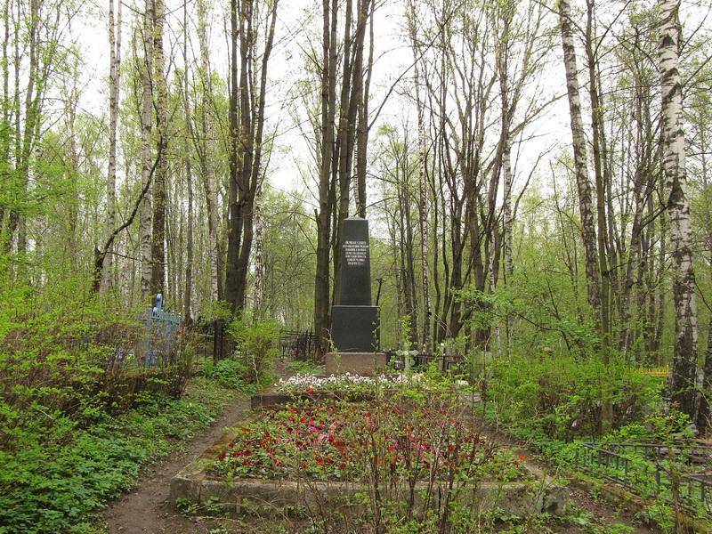 Братская могила ленинградцев