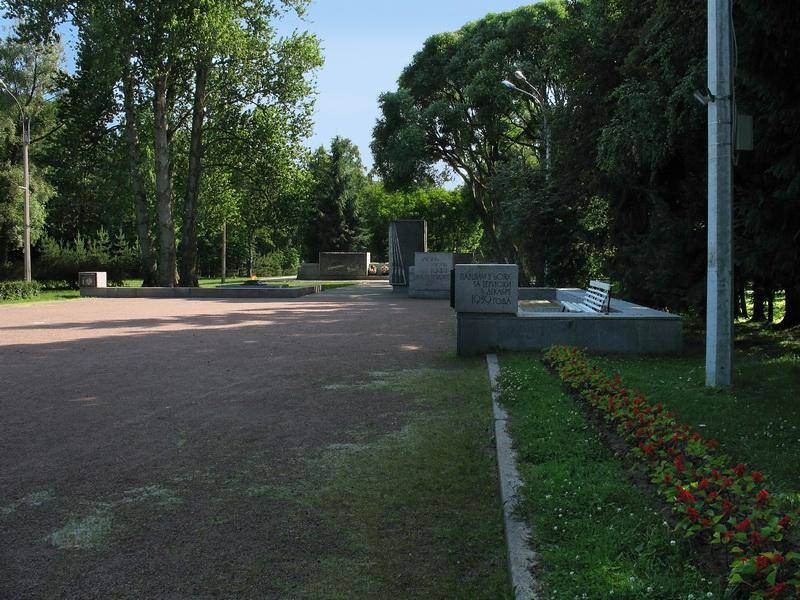 Братская могила советских воинов, погибших в Великую Отечественную войну, в которой похоронены Герои Советского Союза Буфетов С.И. и Серов В.Г.