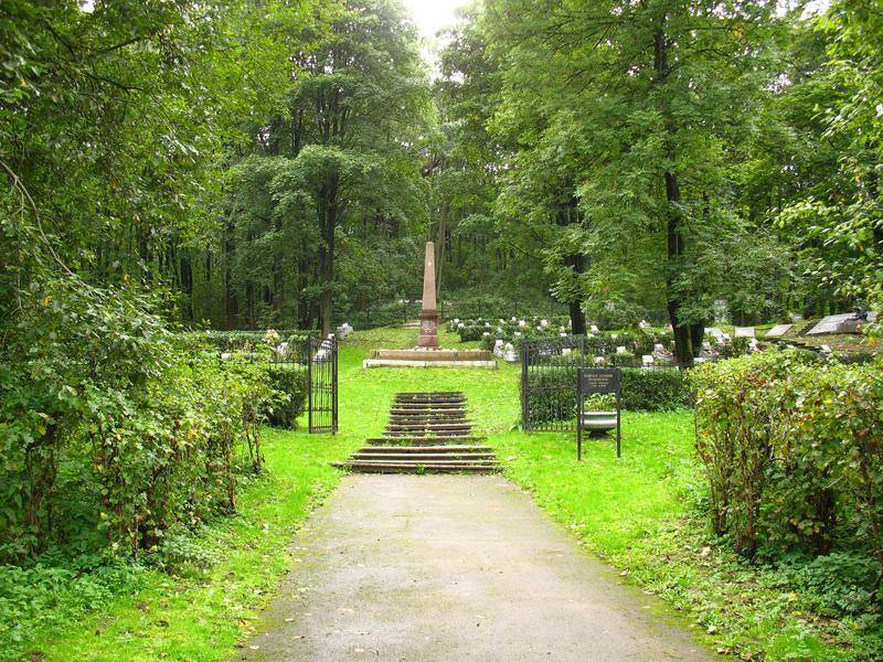 Братское кладбище советских воинов, погибших при защите пулковских высот