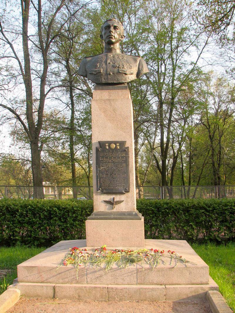 Памятник Осипову В.Н., дважды Герою Советского Союза