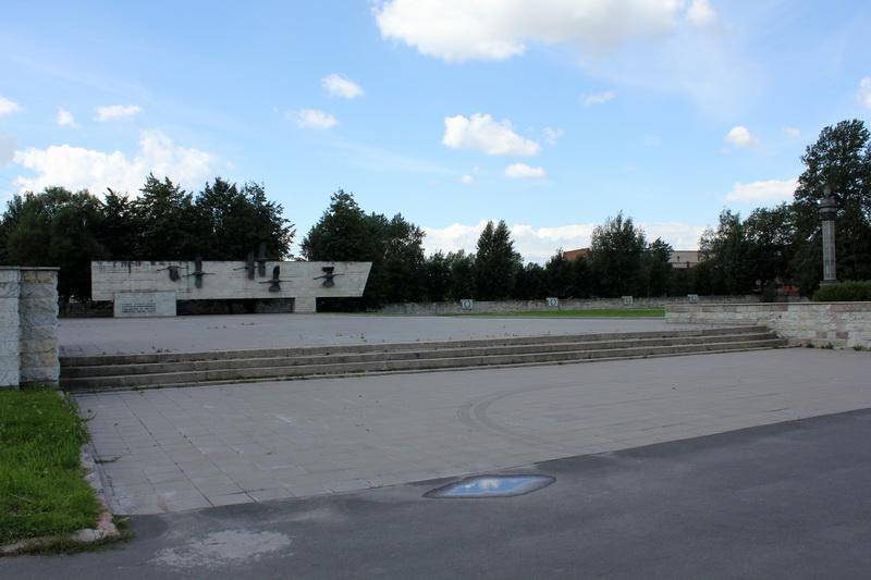 Братская могила жителей Ленинграда и советских воинов, погибших в Великую Отечественную войну