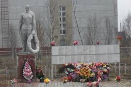 Памятник "Воин с венком", с. Усть-Уса