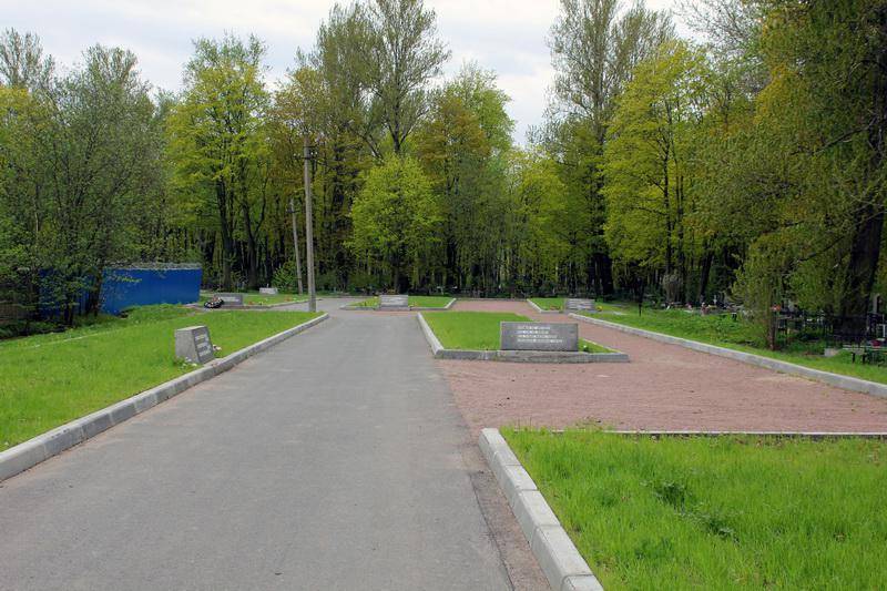 Братская могила ленинградцев, погибших в период героической обороны города в Великую Отечественную войну