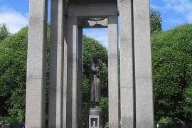Мемориал эвакуированным ленинградцам, умершим в вологодских госпиталях