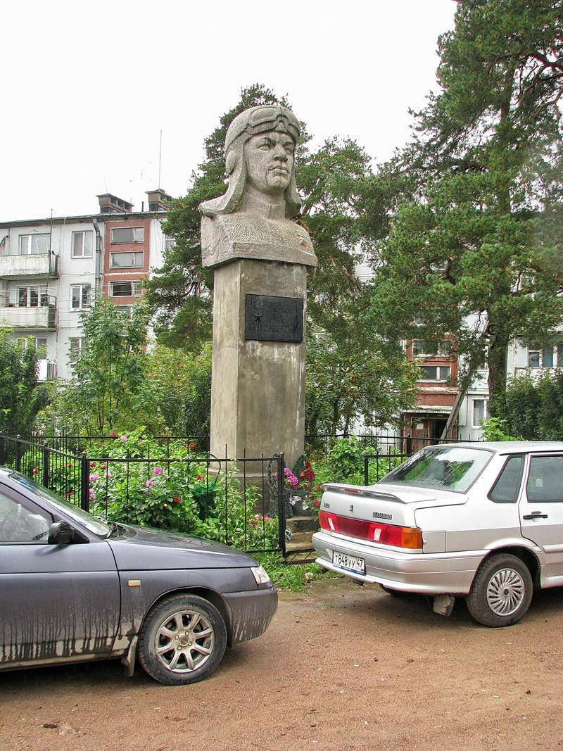 Памятник Кондратьеву П.В., Герою Советского Союза