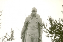 Памятник-монумент землякам, павшим на фронтах Великой Отечественной войны, д. Большие Дворища