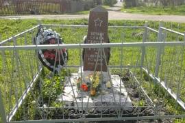 Одиночная могила летчика Минина, погибшего в воздушном бою с немецко-фашистскими захватчиками в 1942 году