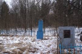 Братская  могила, в 4-х км от дороги Северики - Шепели