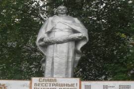 Памятник землякам, павшим в боях за Родину, д. Ласта