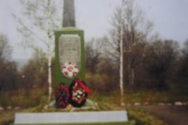 Одиночная могила на гражданском кладбище. (д.Коростынь)