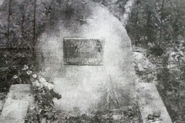 Одиночная могила, находящаяся вне кладбища. Республика Карелия, Прионежский район, остров Суйсарь