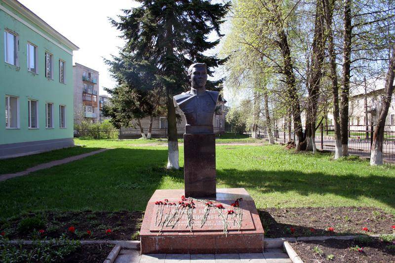 Памятник Герою Советского Союза С.Б. Баймагамбетову