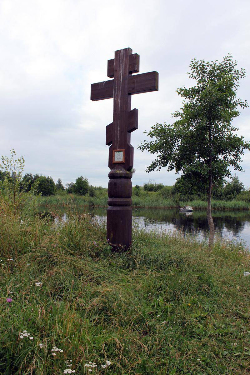 Поклонный крест "Дороге жизни"