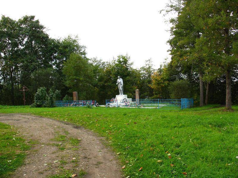 Братская могила советских воинов и партизан, погибших в борьбе с фашистами