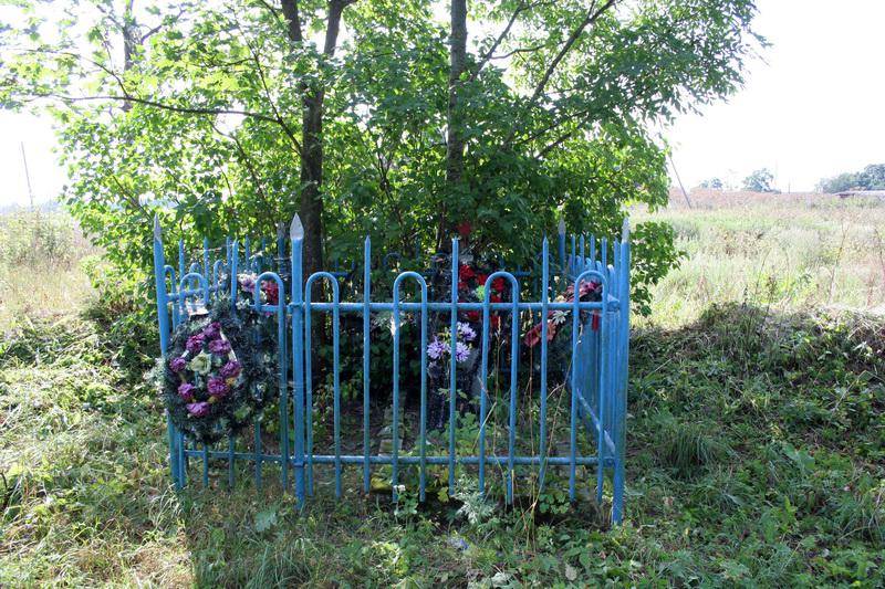 Братская могила красноармейцев и советских воинов, погибших в гражданскую и Великую Отечественную войны