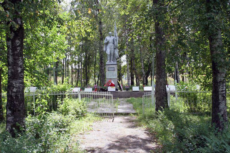 Братское кладбище красноармейцев и советских воинов, погибших в Гражданскую и Великую Отечественную войны