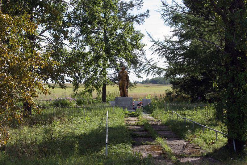 Братское кладбище красноармейцев и советских воинов, погибших в гражданскую и Великую Отечественную войны