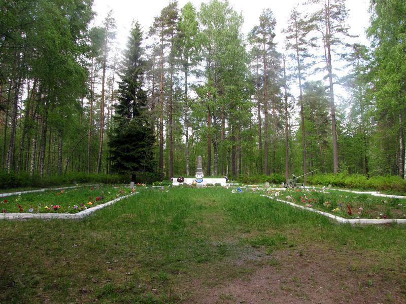 Братская могила советских воинов, погибших в Советско-финляндскую и Великую Отечественную войны