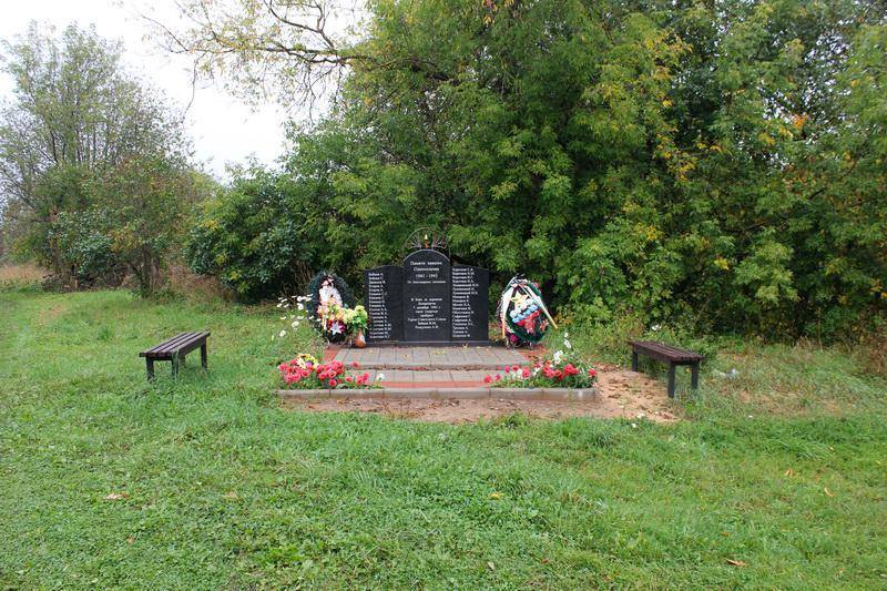 Памятный знак Героям Советского Союза В.М.Зайцеву и А.И.Ращупкину, погибшим в бою с фашистами