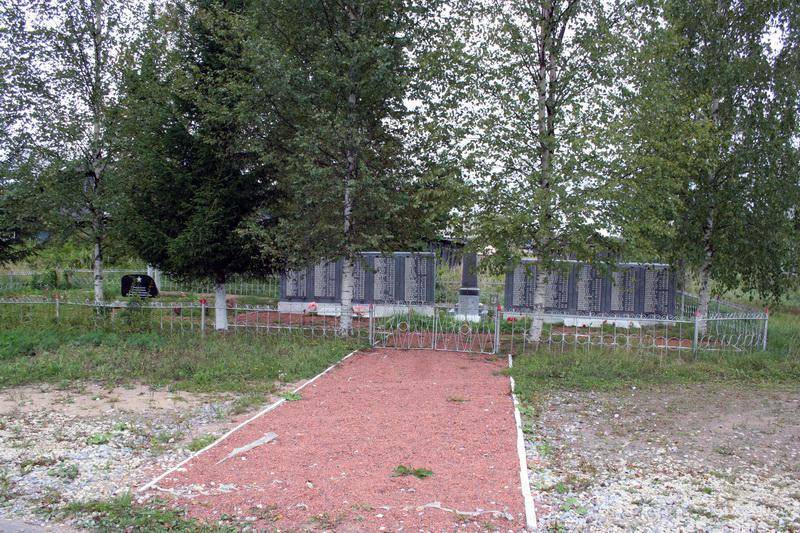 Братская могила советских воинов и партизан, погибших в борьбе с фашистами