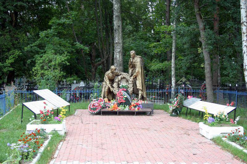 Братская могила советских воинов, погибших в борьбе с фашизмом