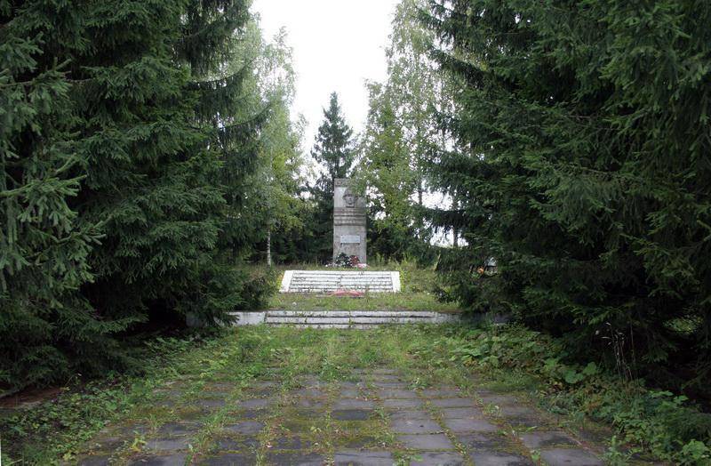 Памятник погибшим работникам завода «Сокол»
