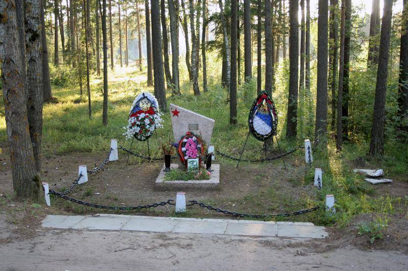 Братская могила воинов-разведчиков, погибших в борьбе с фашистами