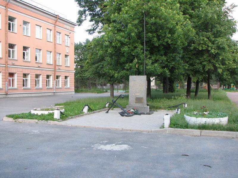 Памятник погибшим сотрудникам Военного порта