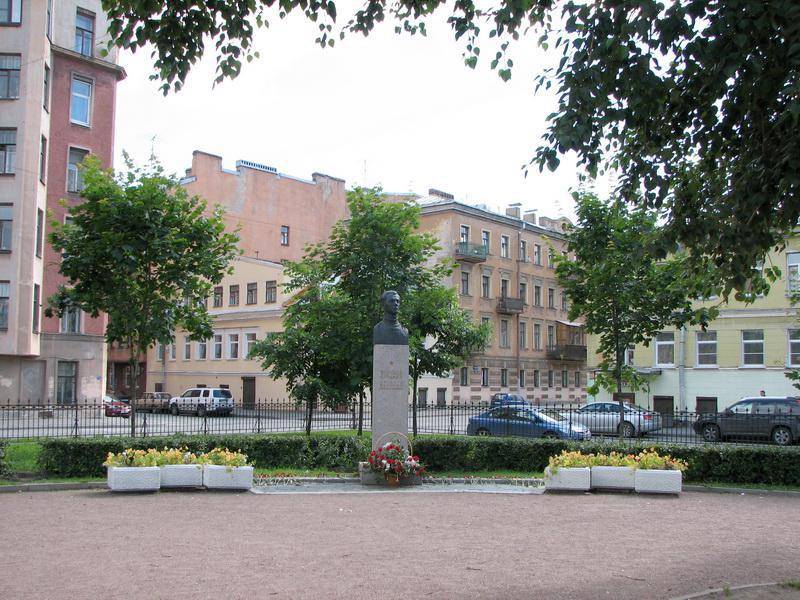 Памятник Владимиру Ермаку, Герою Советского Союза