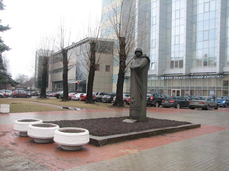 Памятник Матросову А.М., Герою Советского Союза