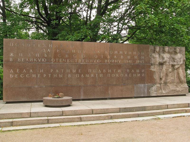 Памятник погибшим политехникам
