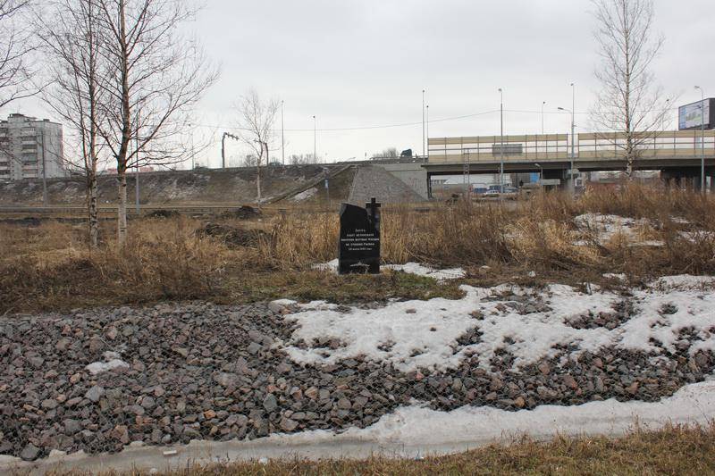 Закладной камень памятника погибшим на станции Ржевка