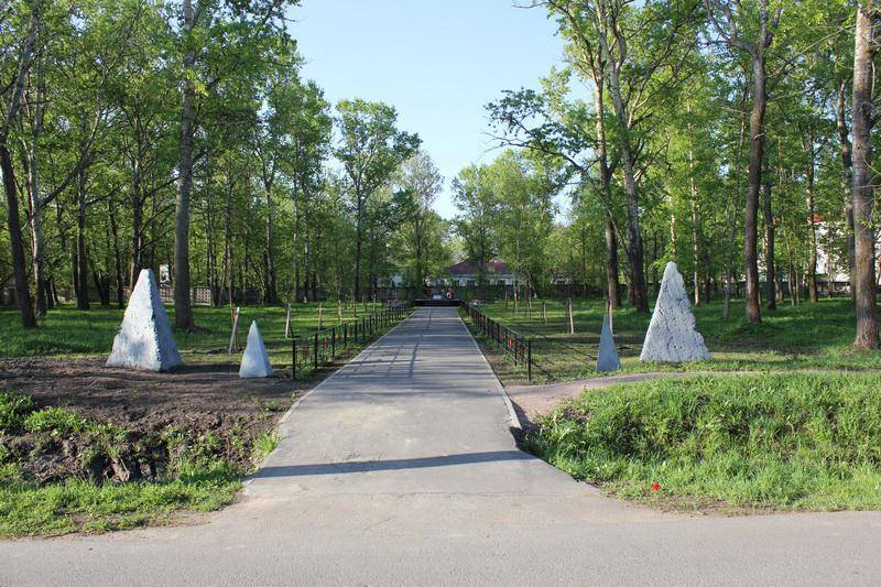 Братская могила советских летчиков, погибших в Советско-финскую войну, в которой похоронены Герои Советского Союза Пасечник А.С. и Тюрин М.П.
