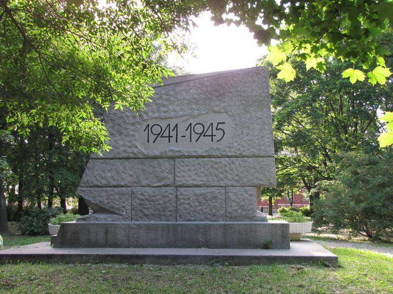 Памятник героям Морского завода
