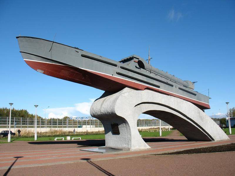 Памятник морякам-катерникам Балтики