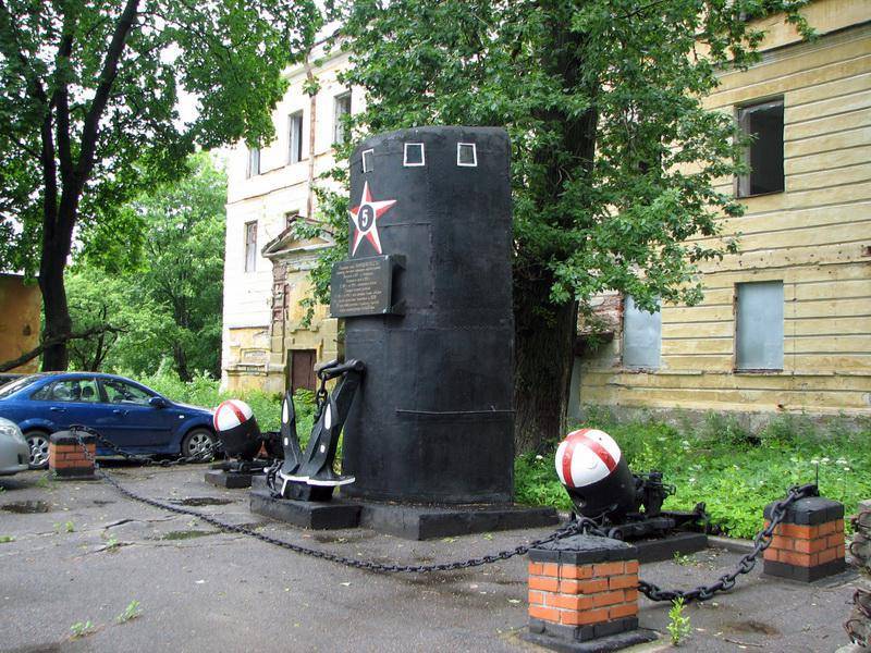 Памятник подводной лодке "Народоволец"