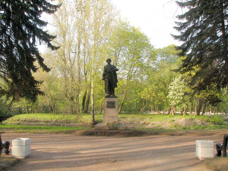 Памятник матросову А.М., Герою Советского Союза