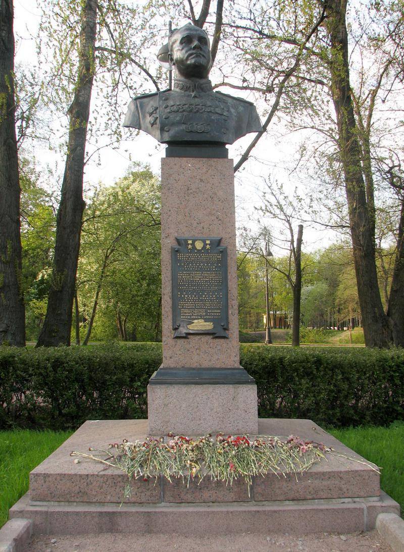 Памятник богданову С.И., дважды Герою Советского Союза