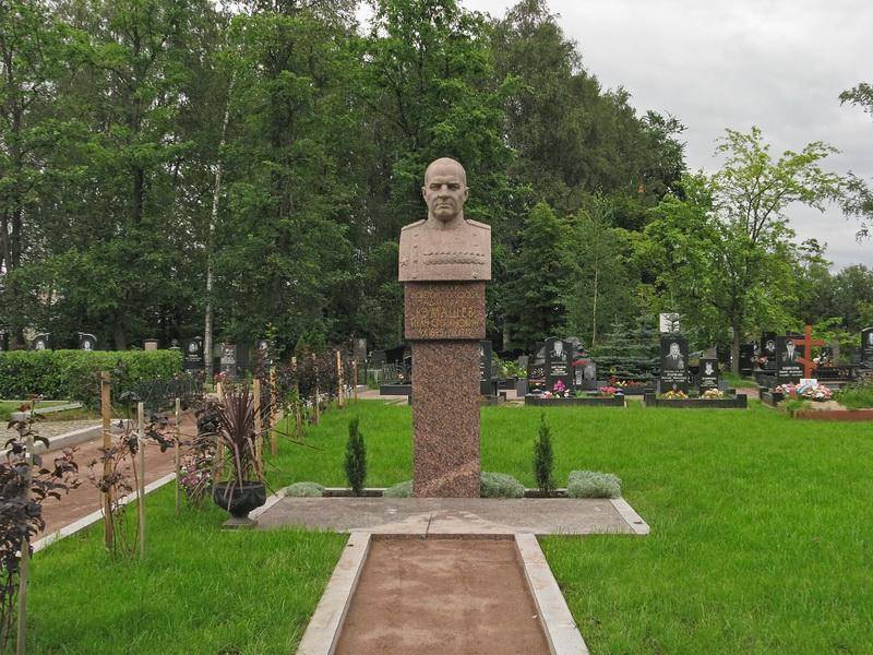 Могила Юмашева И.С.(1895-1972)), Героя Советского Союза