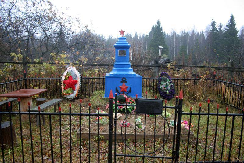 Братская могила советских воинов и моряков Краснознаменного Балтийского флота, погибших в борьбе с фашистами