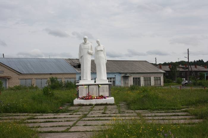 Памятник односельчанам, погибшим во время Великой Отечественной войны, п.Покровское