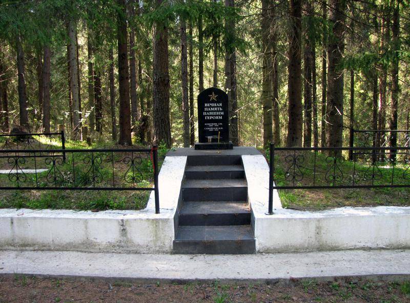 Братская могила советских воинов, погибших в борьбе с фашистами