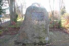 Памятный камень советскому солдату-победителю