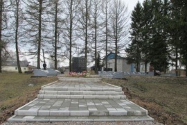 Памятник погибшим в годы Великой Отечественной войны 1941-1945 годов ("Нас здесь 1242 солдата Великой войны")