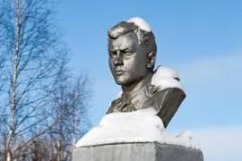 	Памятник  Герою Советского Союза Василию Николаевичу Прокатову