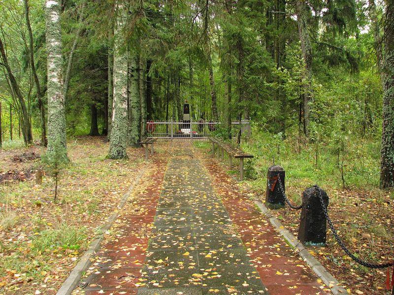Братская могила советских воинов, погибших в годы Cоветско-финляндской и Великой Отечественной войн